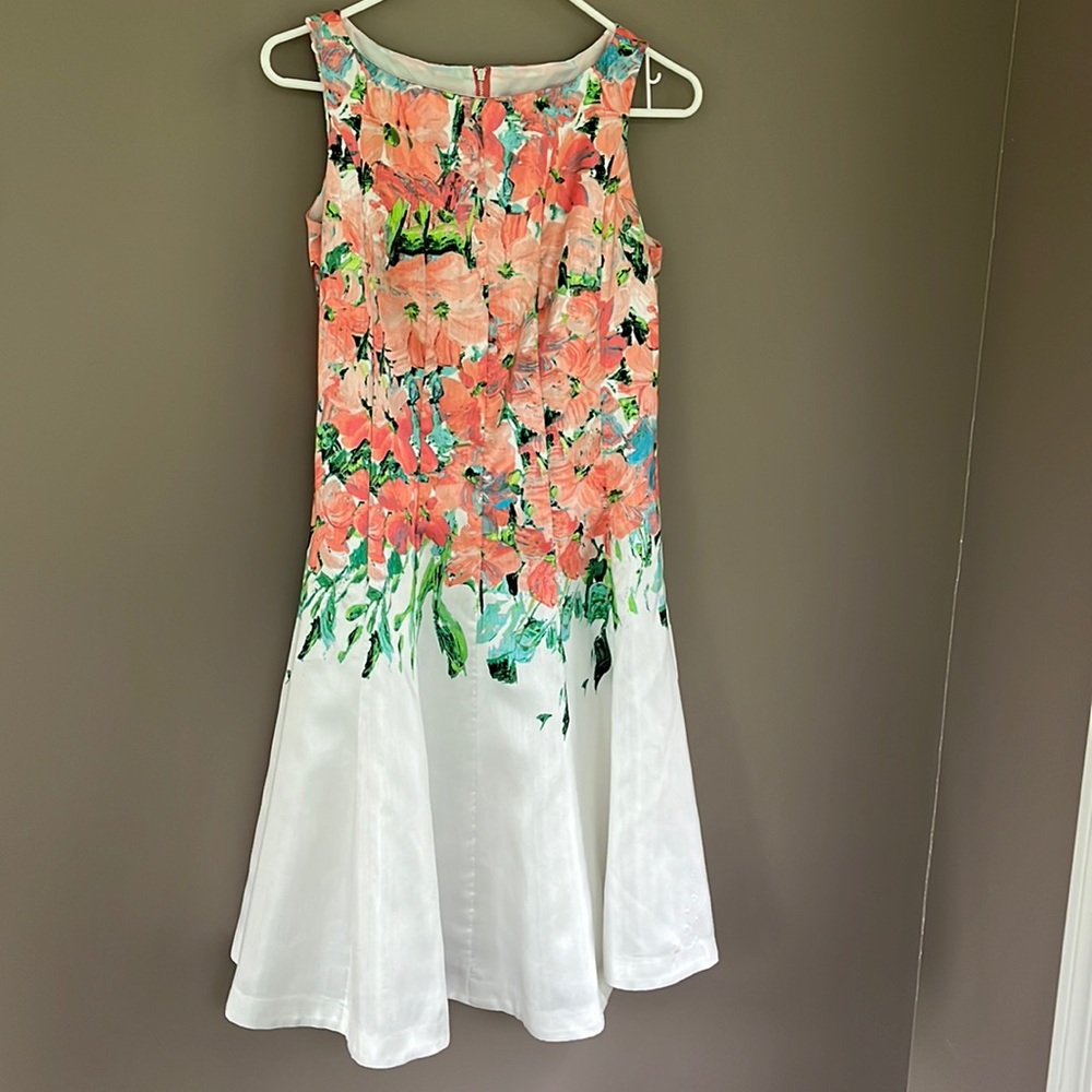 White and pink short dress